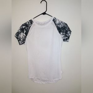 Under Armour women tops short sleeves size XS